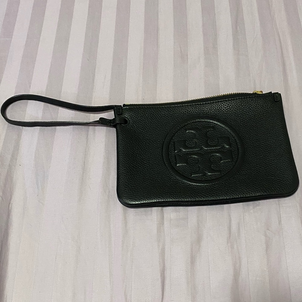 USED TORY BURCH PERRY BOMBÉ WRISTLET- BLACK